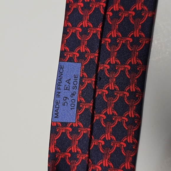 {Hermes} Red and Navy Chain Patterned Tie - Picture 9 of 12